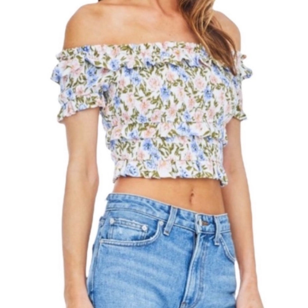 ASTR The Label Tori Floral Crop Top - size women's medium - blue + white